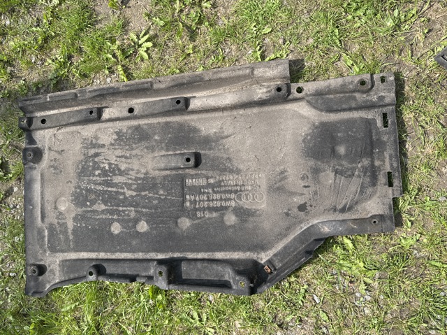 Защита днища, левая 8W0825207A VAG