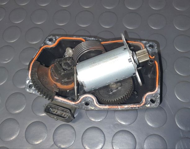 Клапан EGR, рециркуляции газов 147105039R RENAULT