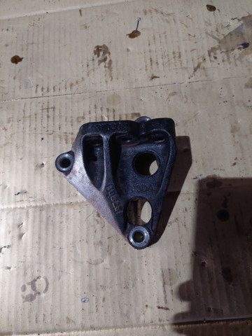 1231537030 TOYOTA Кронштейн подушки (опоры) двигателя правой купить в Ровно