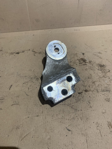 Кронштейн подушки (опоры) двигателя, правой 218201G000 HYUNDAI