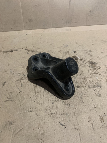218253X000 HYUNDAI Кронштейн подушки (опоры) двигателя правой купить в Тернополь
