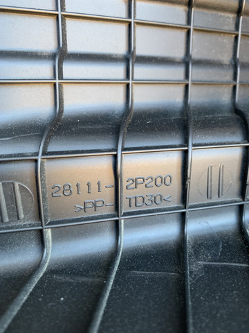 HYUNDAI 281112P200 Корпус воздушного фильтра, верхняя часть в наличии Тернополь