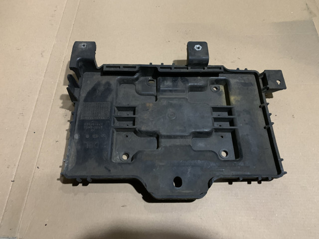 Поддон АКБ 371502P100 HYUNDAI