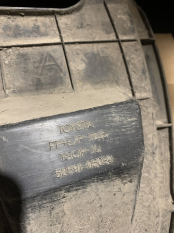 Брызговик задний, правый 5259105030 TOYOTA