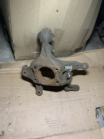 Цапфа (поворотный кулак) задний левый 527102G011 HYUNDAI