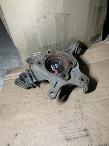 Цапфа (поворотный кулак) задний правый 527202H000 HYUNDAI