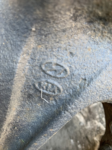 Цапфа правая 527202P000 HYUNDAI