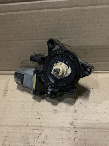 82450F1000 HYUNDAI Мотор стеклоподъемника двери передней левой купить в Чернигов