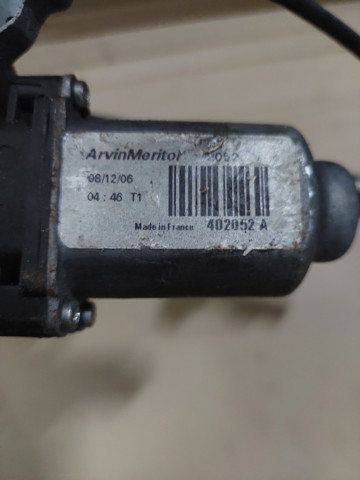  Механизм стеклоподъемника правой задней двери 82700JD400 NISSAN