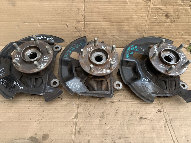 MAZDA B45A33021 Цапфа передняя правая в наличии Кривой Рог