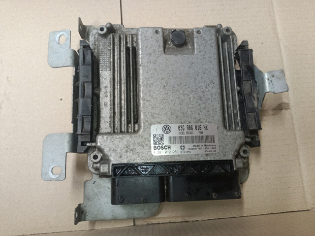 ЭБУ двигателем 03G906016HK VAG