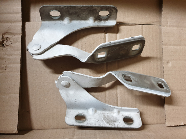 Завеса капота правая 1405813 FORD