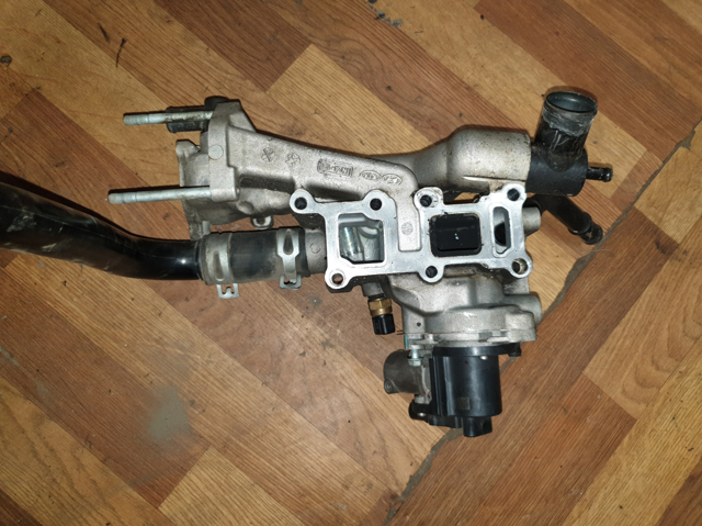 Корпус термостата в сборе 256102F690 HYUNDAI