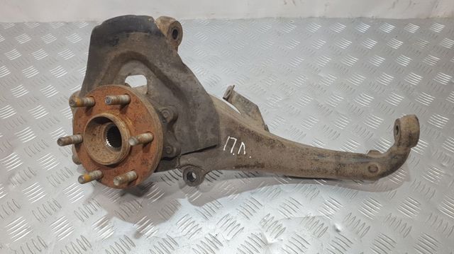 Цапфа (поворотный кулак) передний левый 40015EB700 NISSAN