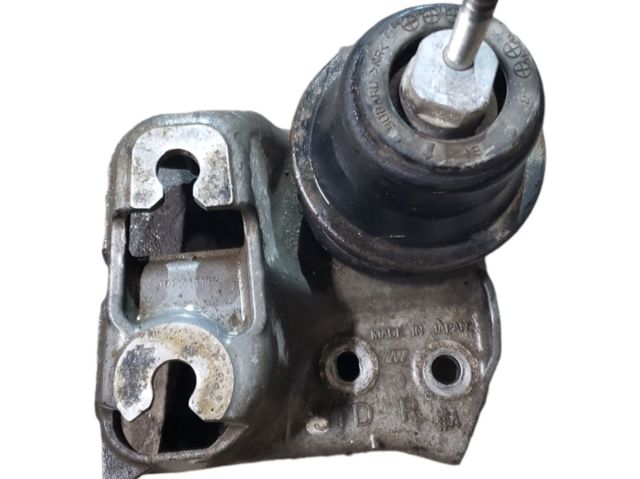 Кронштейн подушки (опоры) двигателя, правой 41032AJ050 SUBARU