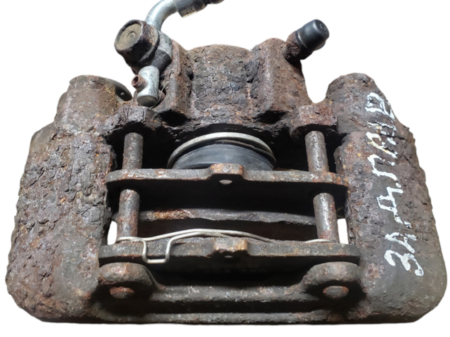 Суппорт тормозной задний правый 4773042050 TOYOTA
