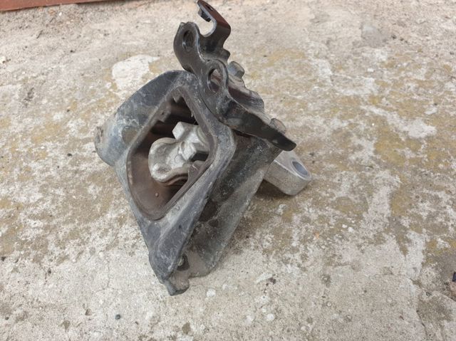 Подушка (опора) двигателя, левая 50850SWAA81 HONDA
