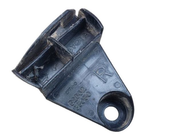 Кронштейн бампера заднего, правый 5256233030 TOYOTA