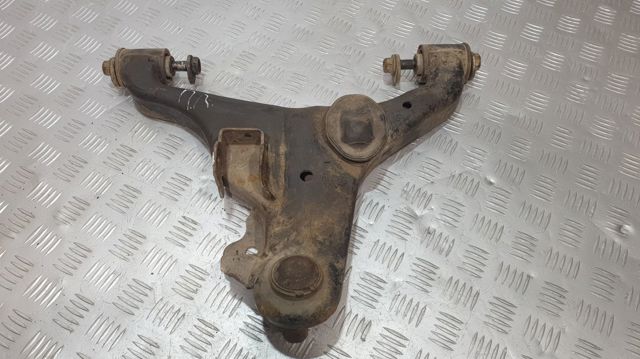 Нижний правый рычаг передней подвески 54501EB70A NISSAN