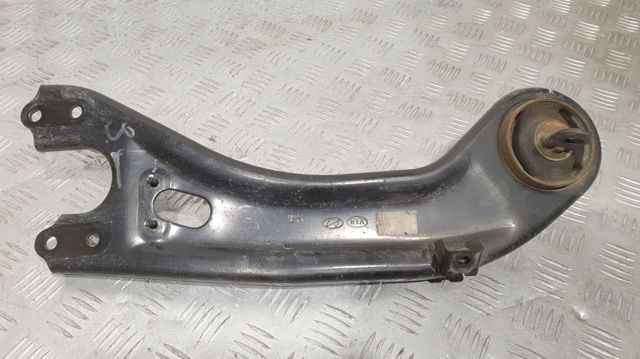 Рычаг/тяга задней подвески продольный нижний, левый 552703S000 HYUNDAI