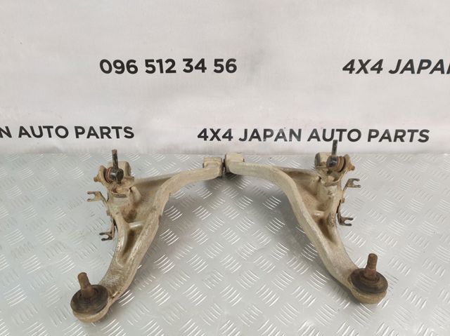 Рычаг задней подвески верхний, левый 55502CA000 NISSAN