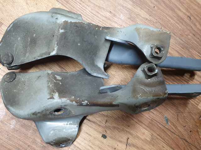 Правая петля капота  57260SC0009P SUBARU
