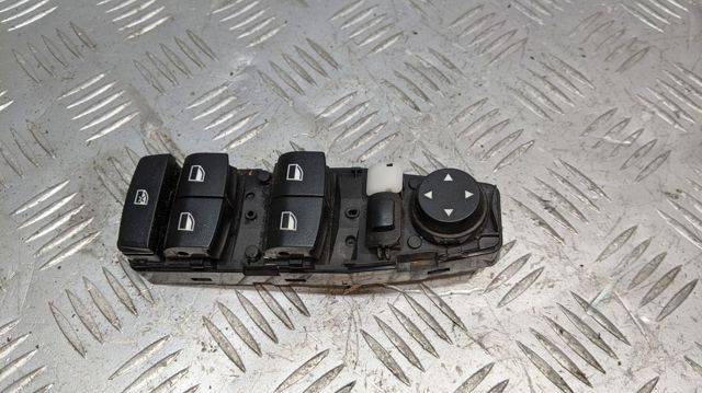 Кнопочный блок управления стеклоподъемником передний левый 61319208109 BMW