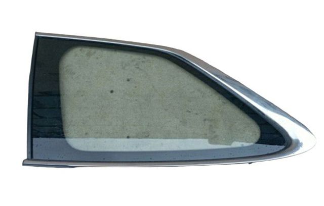Стекло багажника, левое 65209AJ010 SUBARU