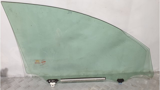 Стекло двери передней левой 6810230780 TOYOTA