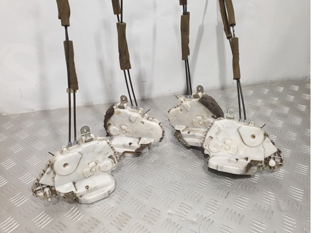 Замок передней пассажирской двери Хонда Сивик VIII