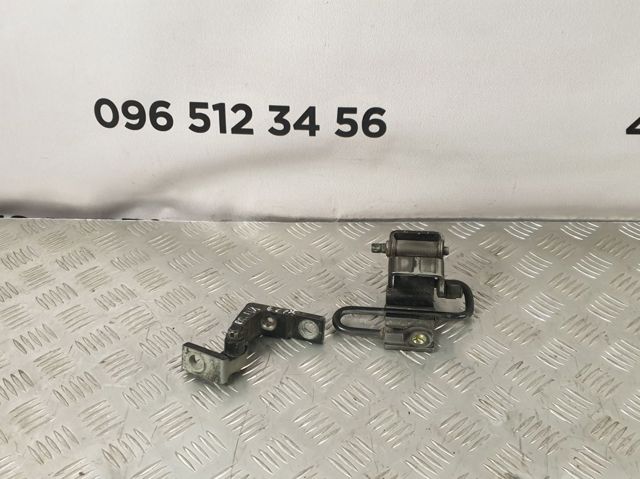 Петля передней двери, левой 7L0831411 PORSCHE
