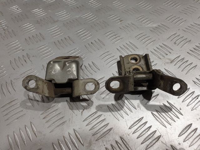 Завеса двери передней правой 804012F030 NISSAN