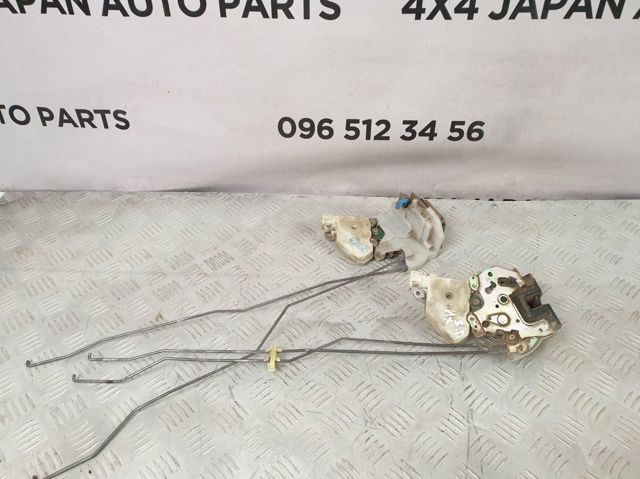Мотор-привод откр/закр. замка двери, задней, правой 805524U300 NISSAN