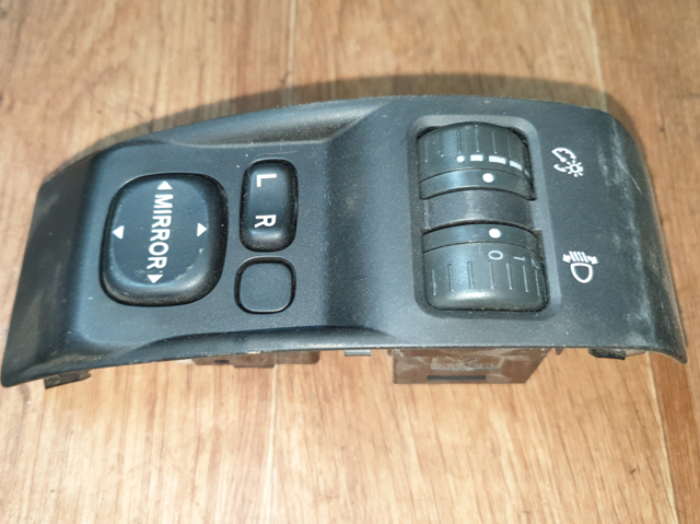 Блок управления зеркалами заднего вида, на торпедо 83061FG000 SUBARU