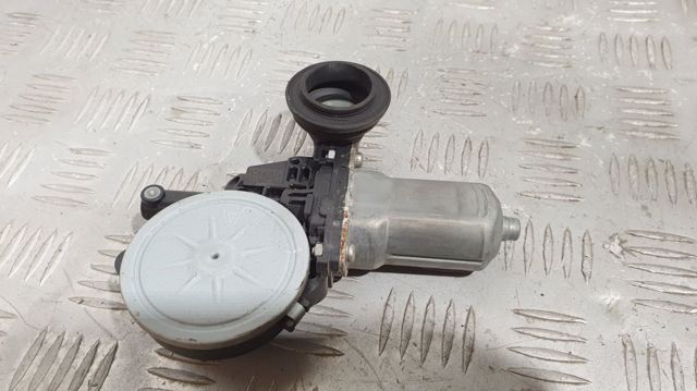 Мотор стеклоподъемника двери передней, правой 8571058010 TOYOTA