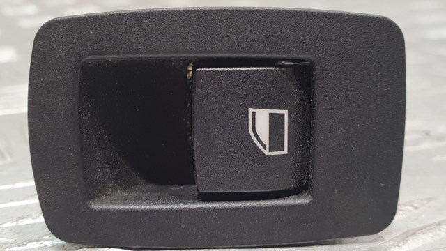 Кнопка подъемника задних стекол 9208106 BMW