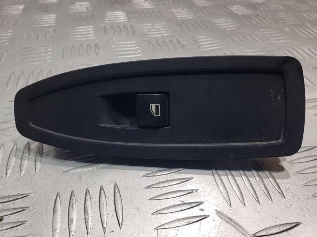 Кнопка подъемника переднего правого стекла 920810702 BMW