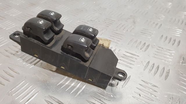 Кнопки переднего левого стеклоподъёмника 9357026100 HYUNDAI