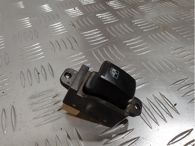 Кнопка стеклоподъемника передняя правая 935782D000 HYUNDAI
