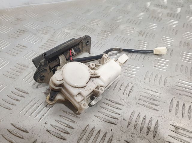 Замок задней двери EG2162310 MAZDA