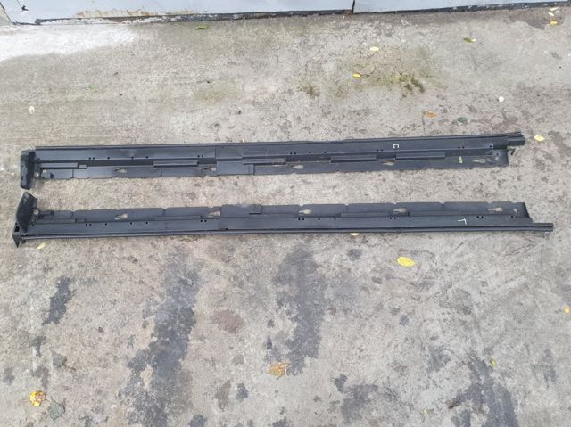 Накладка (молдинг) порога наружная правая EG5151P40 MAZDA