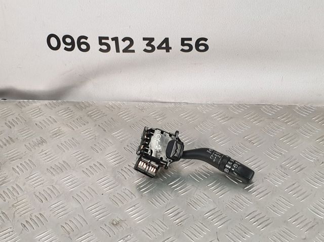 Правый подрулевой переключатель  GR1R66128A MAZDA