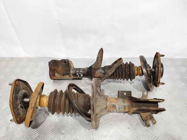 Стойка амортизатора передняя MR403321 MITSUBISHI