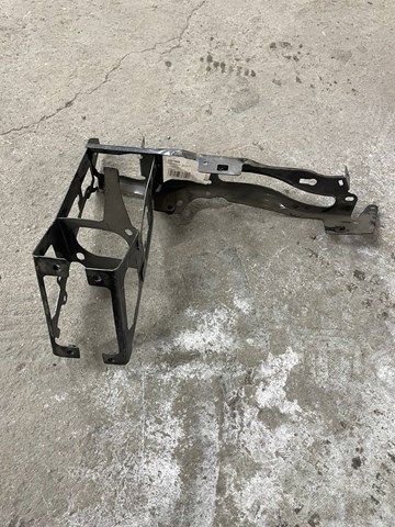 51647245792 BMW Кронштейн (адаптер) крепления фары передней правой купить в Николаев