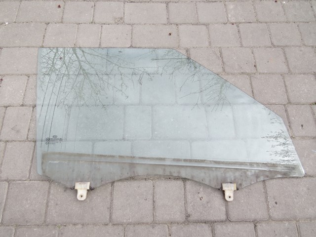 Стекло передней двери, правой 824212K010 HYUNDAI
