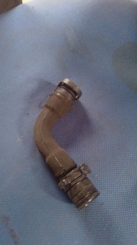 Трубка отвода картерных газов 038103493AC VAG
