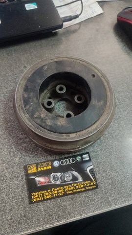 Шкив коленчатого вала 038105243 VAG