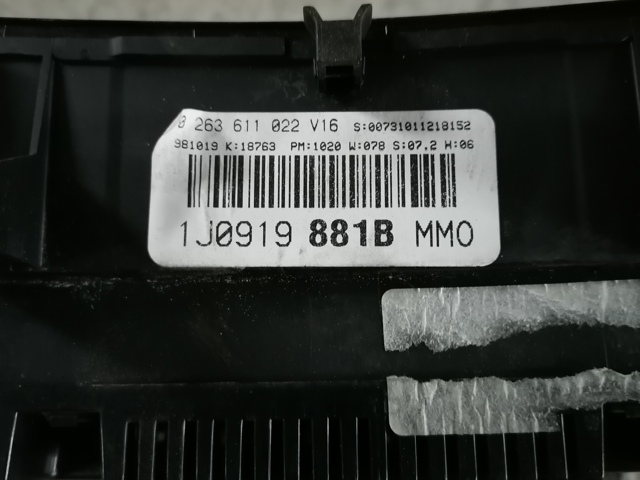 VAG 1J0919881B Приборная доска (щиток приборов) в наличии Чернигов