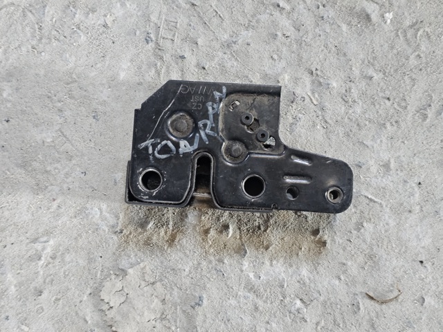 Замок крышки капота 1T0823509B VAG