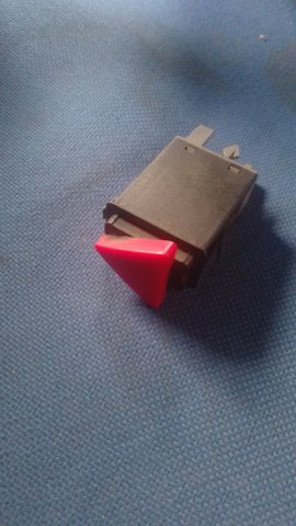 Кнопка включения аварийной сигнализации 1U0953235B VAG